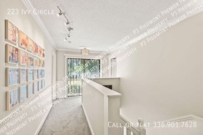 Building Photo - 223 Ivy Cir
