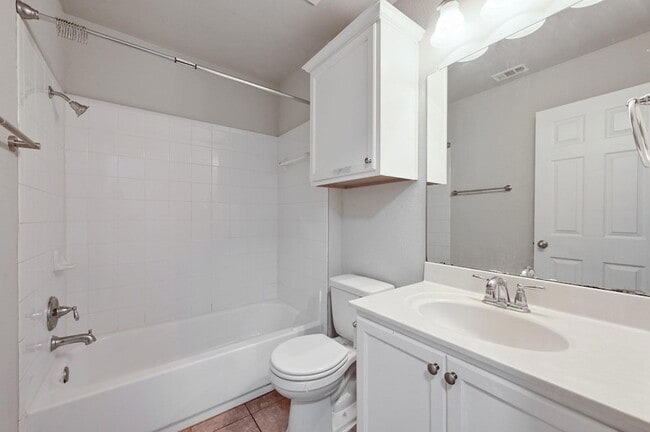 Building Photo - 411 Langely