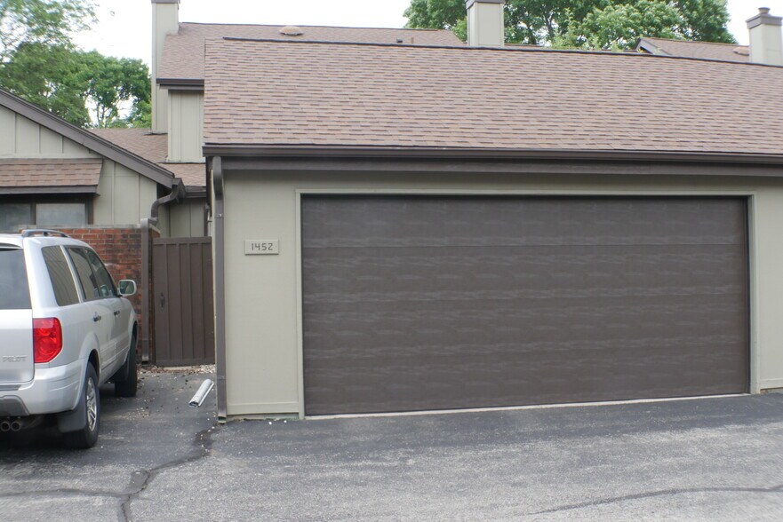 Building Photo - 1452 Carriage Trace Blvd