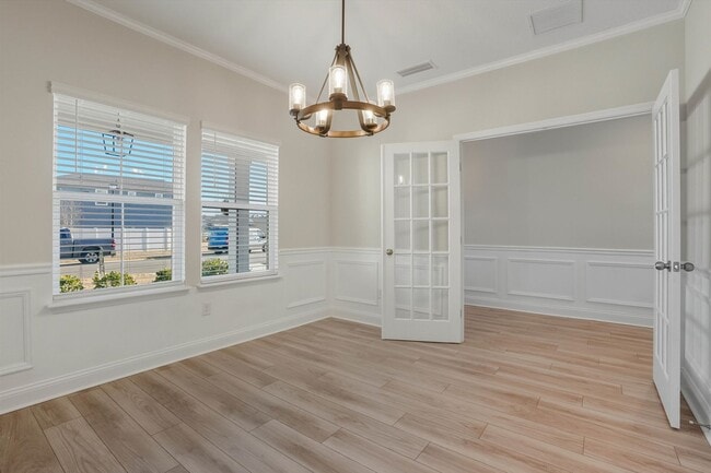 Building Photo - Beautiful Home