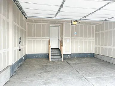 Building Photo - 2268 Cresent Cir E