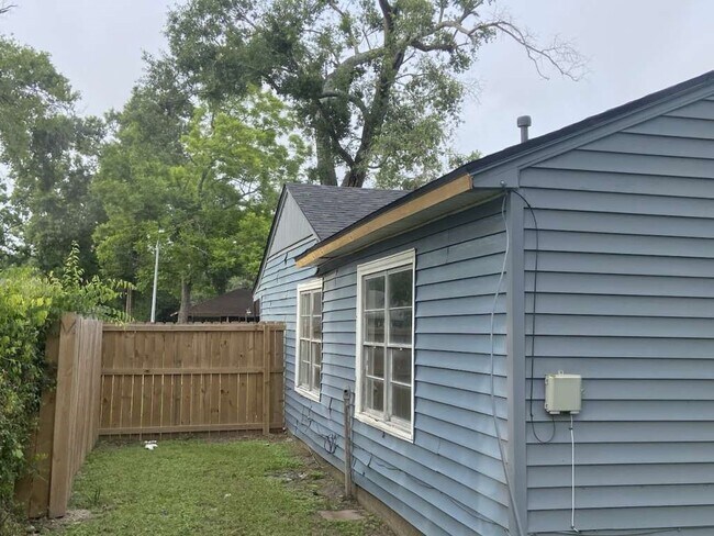 Building Photo - 5715 Belmark St