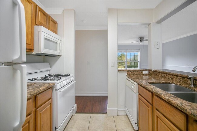 Building Photo - 2053 Dixie Belle Dr