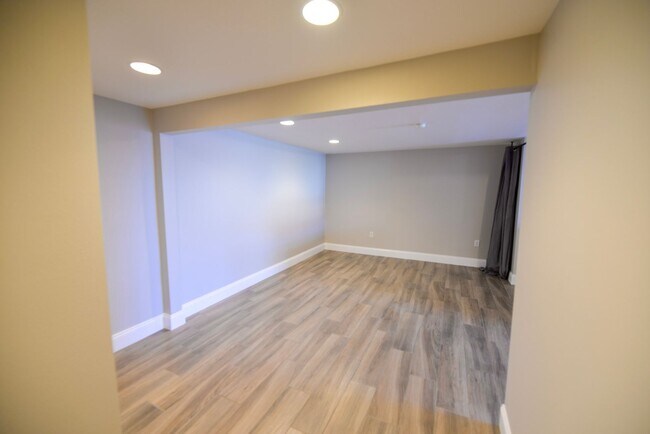 Building Photo - 1006 S El Camino Real