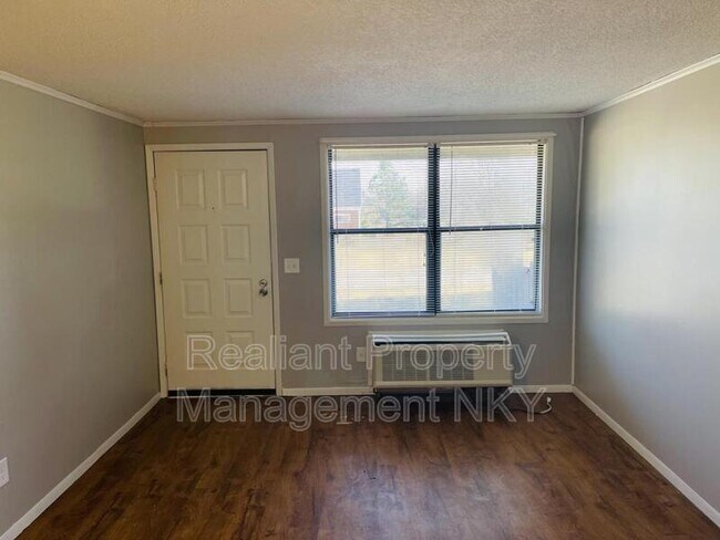 Building Photo - 108 Amhurst Dr