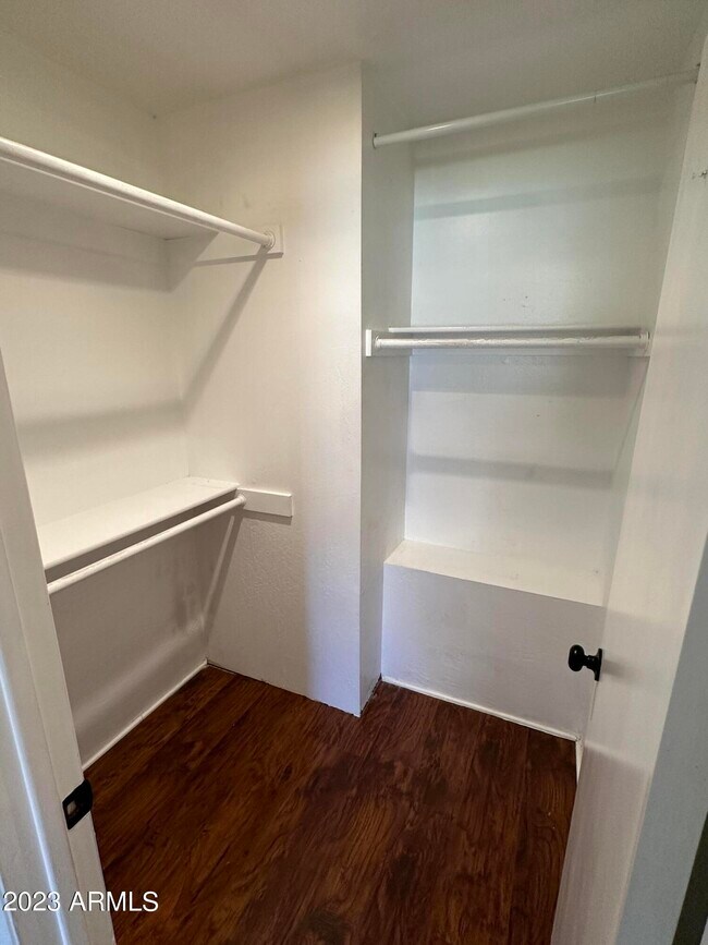 Building Photo - 930 N Mesa Dr