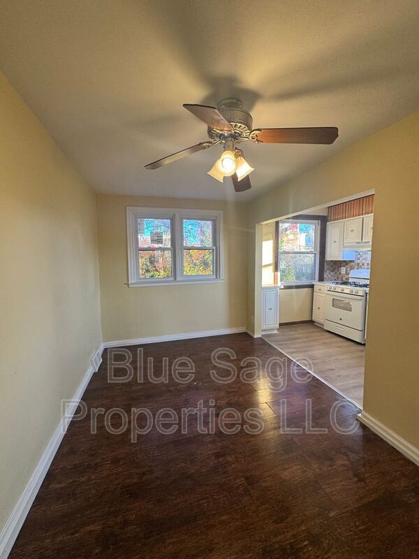 Building Photo - 1500 Llanwellyn Ave