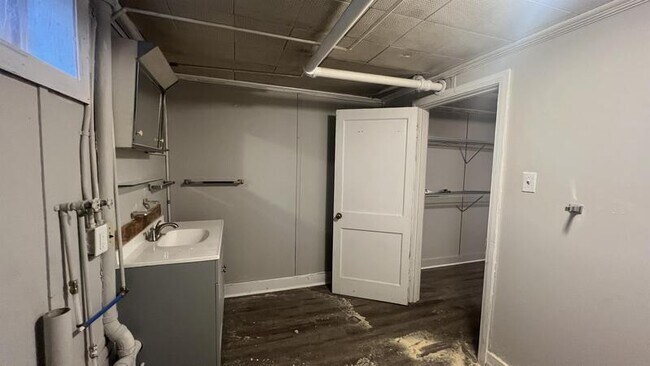 Building Photo - 2210 Park Pl