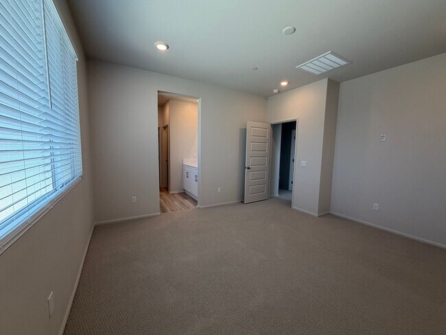 Building Photo - Beautiful 3 Bedroom Condo in West Covina