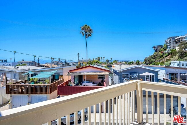 Building Photo - 7301 Vista Del Mar