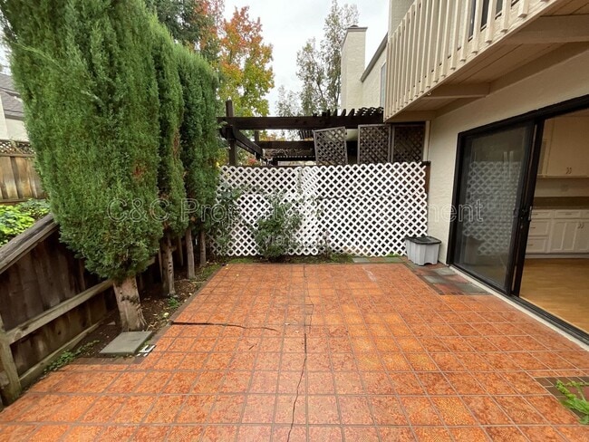 Building Photo - 6628 Wildwood Ct