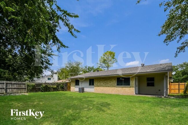 Building Photo - 333 E Springdale Ln