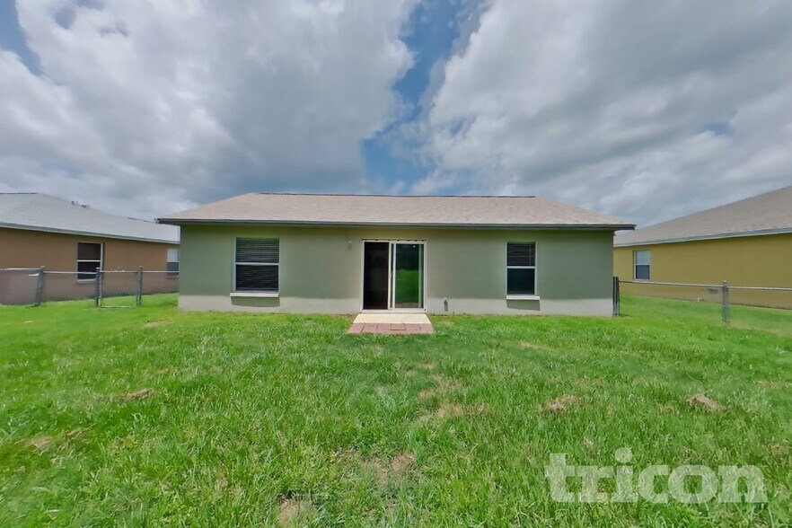 Building Photo - 7833 Manor Dr