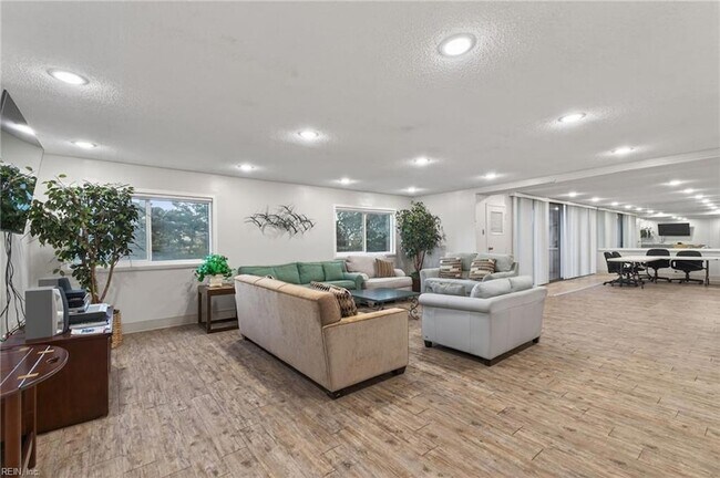 Building Photo - 3288 Page Ave