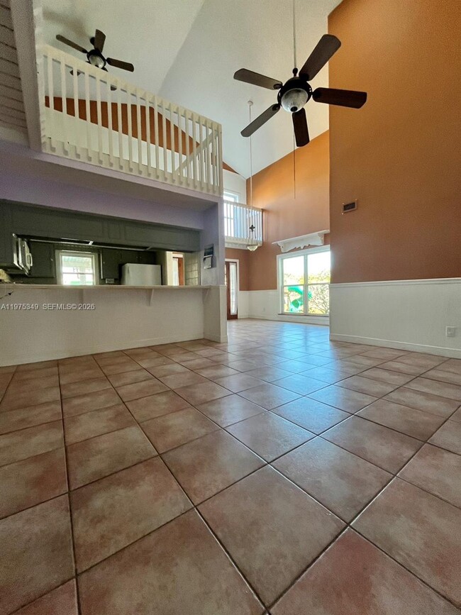 Building Photo - 8075 SE Palm St