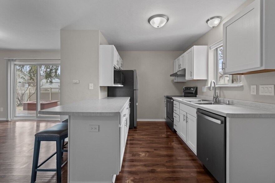 Building Photo - W6157 Aerotech Dr