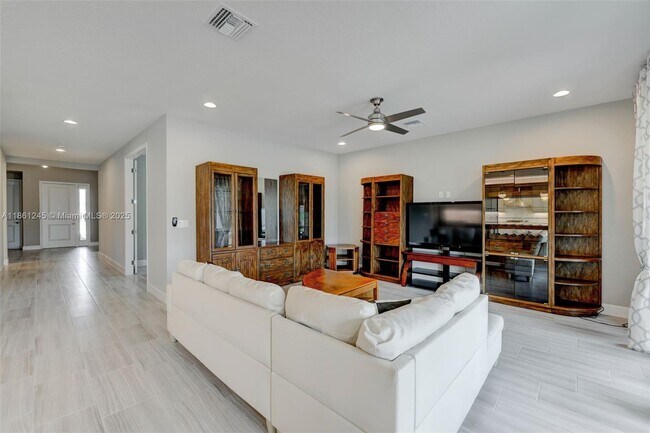 Building Photo - 11665 SW Marine Wy