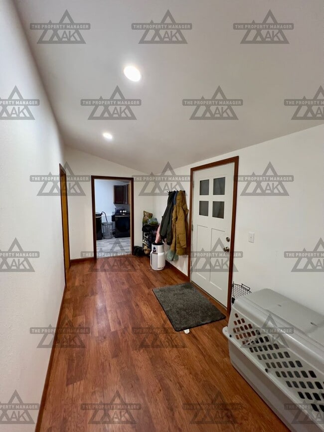 Building Photo - Charming Pet-Friendly 3-Bedroom Home with Garage & Wood Stove – North Pole