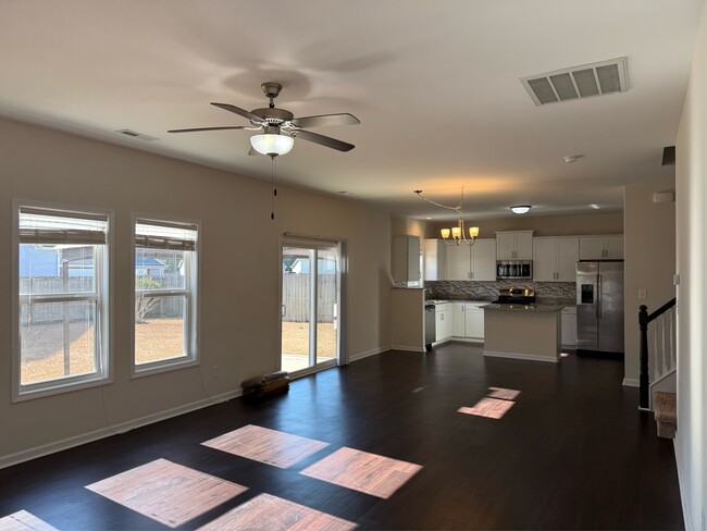 Building Photo - 207 Craftsman Dr