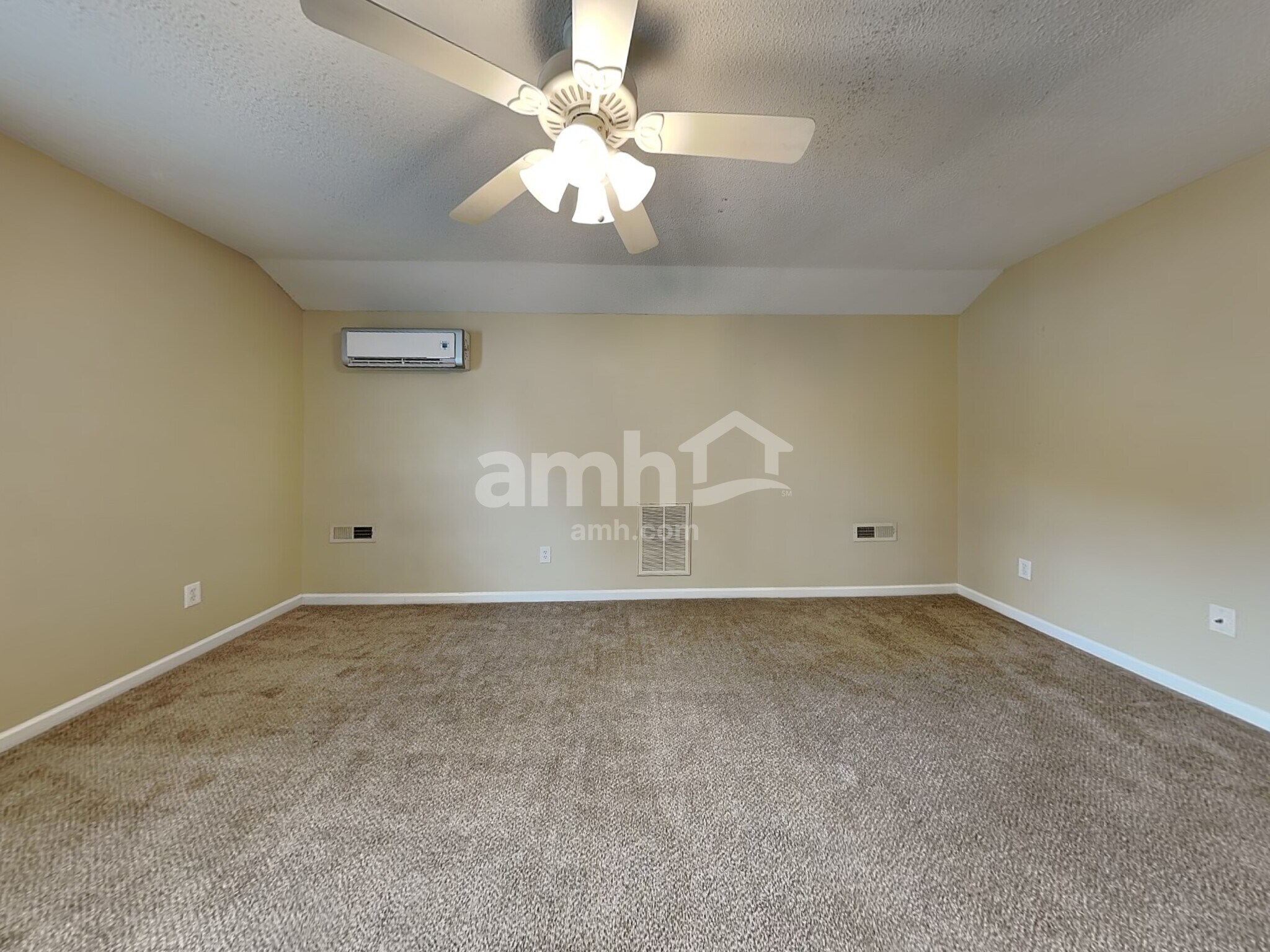 Building Photo - 301 Kingfisher Dr