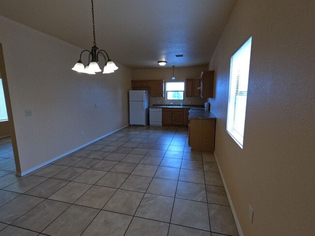 Building Photo - 1401 W Brown Rd