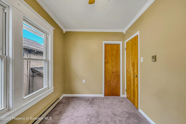 Building Photo - 1701 Green Ridge St