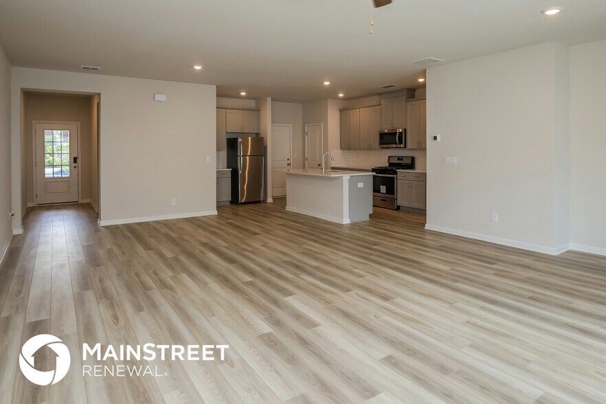 Building Photo - 1347 Sunny Lk Dr
