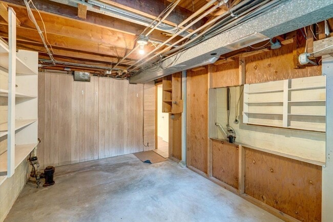 Building Photo - 401 Merrill Crest Dr