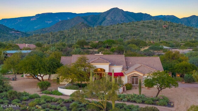 Building Photo - 5910 E Cielo Run S