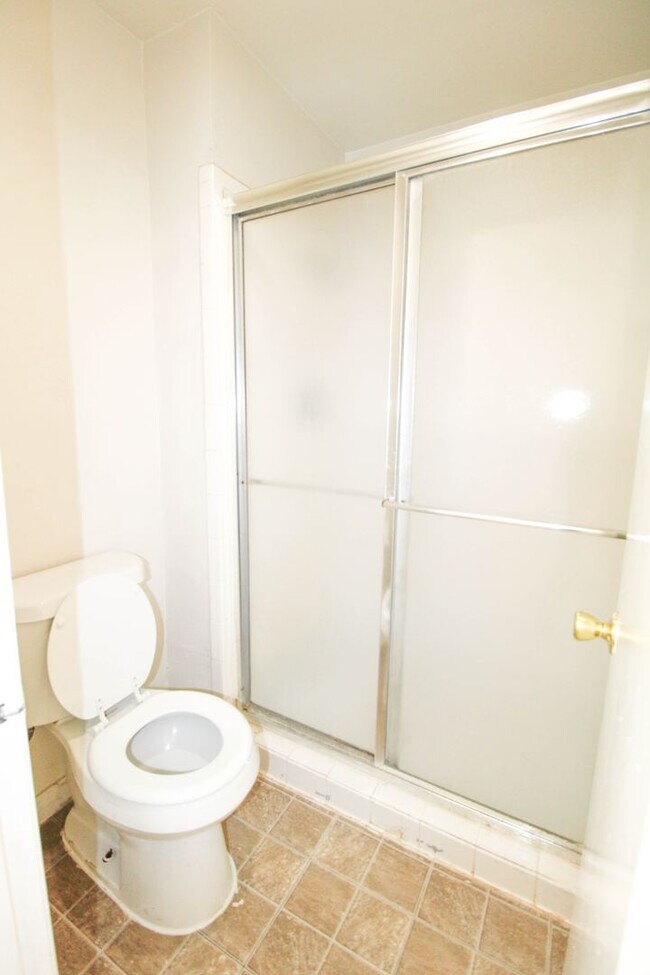 Building Photo - ************Move In Special- 2 WEEKS FREE!!!!************