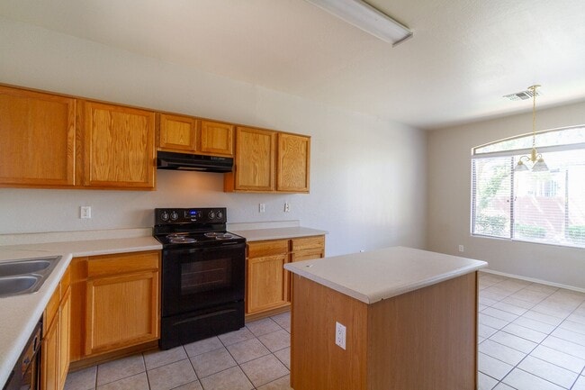 Building Photo - 2600 E Springfield Pl