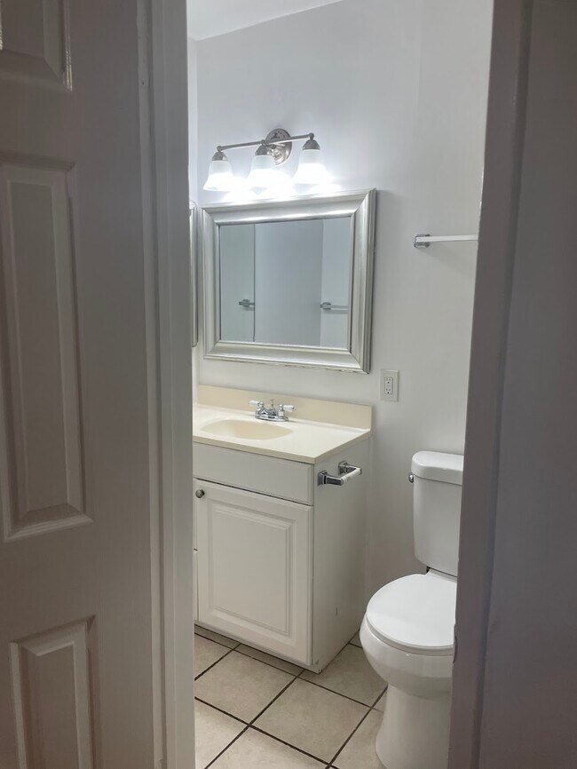 Building Photo - 1520 Venice Blvd