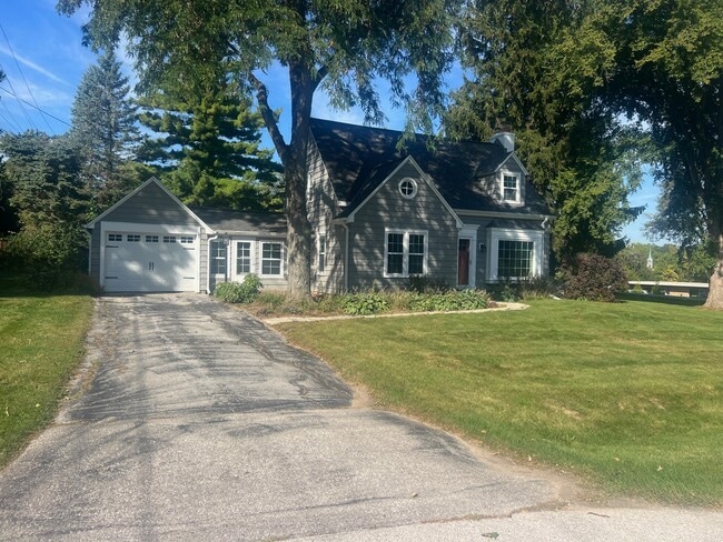 Primary Photo - 645 Hi View Ct