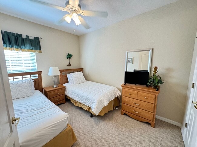 Building Photo - Fully Furnished 5-Bed End-Unit Townhome with Hot Tub in Gated Coral Cay! WASHER & DRYER INCLUDED!