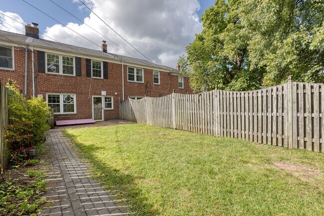 Building Photo - 132 Dumbarton Rd