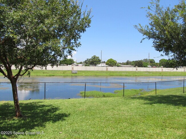 Building Photo - 2002 Elkins Point Dr