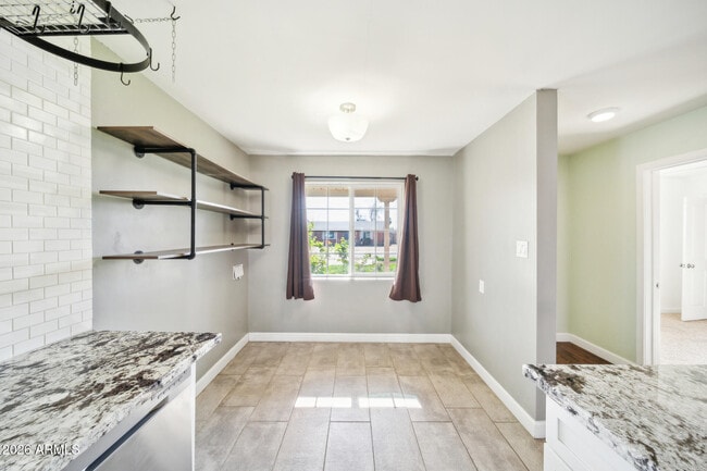 Building Photo - 2320 W Whitton Ave