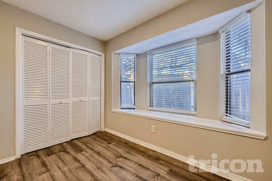 Building Photo - 6305 Meadowglen Dr