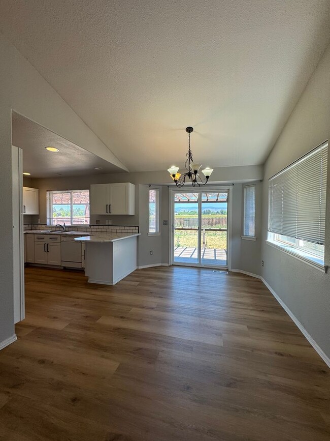 Building Photo - Spacious & Modern 3-Bedroom Home for Lease...