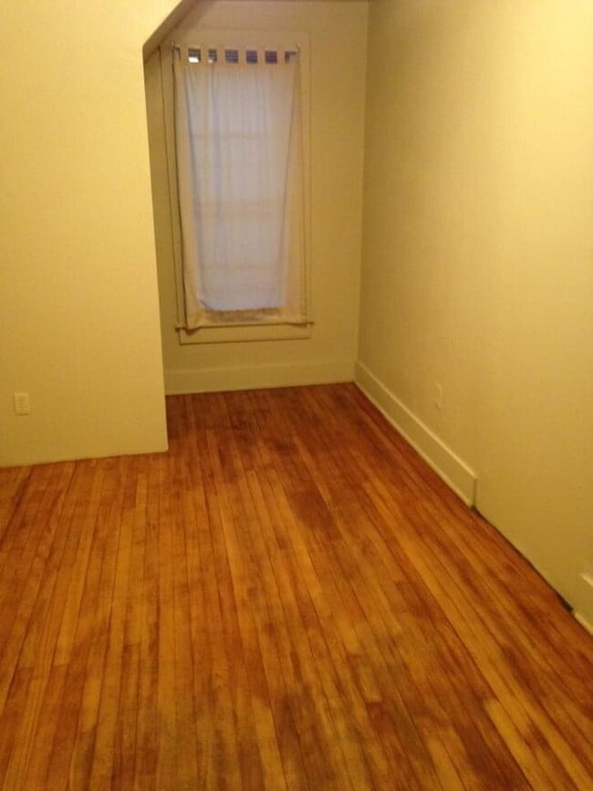 Building Photo - 4 Bedroom Student Rental Near UW-Eau Claire