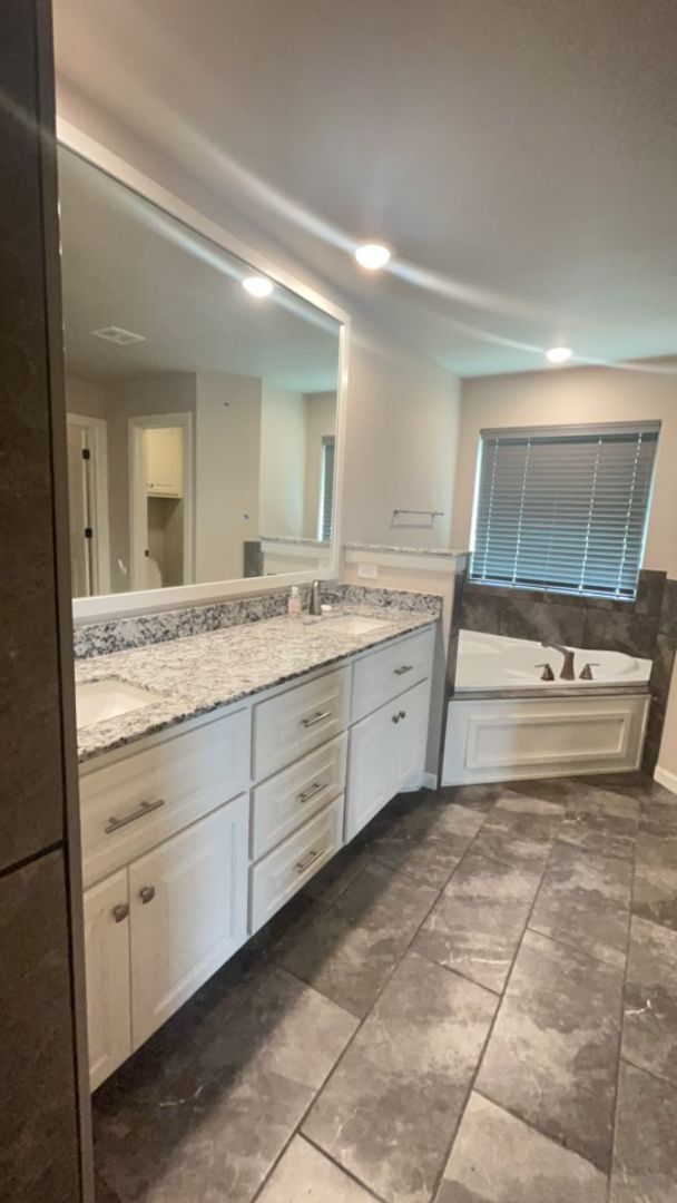 Building Photo - 4 Bedroom Home in Edmond