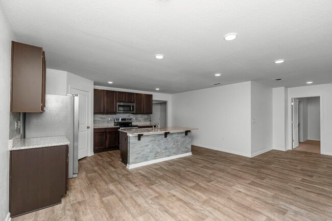 Building Photo - 1009 Limpkin St