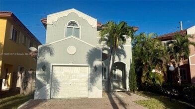 Building Photo - 909 NE 41st Terrace