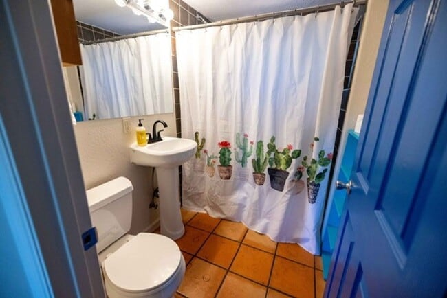 Building Photo - Modern Comfort with Fireplace & Yard | 2BR...