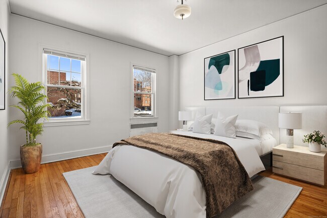 Building Photo - 684 Farmington Ave