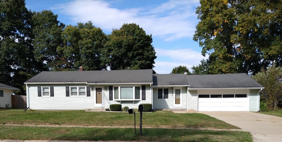 Primary Photo - 422 W Melody Ave