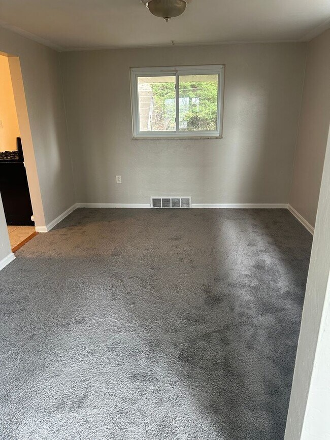 Building Photo - 3 bed/1 bath Single Family Home Pittsburgh, PA 15226