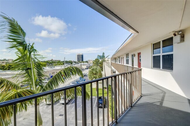 Building Photo - 4501 NE 21st Ave