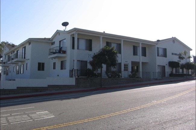 Building Photo - Highland Manor