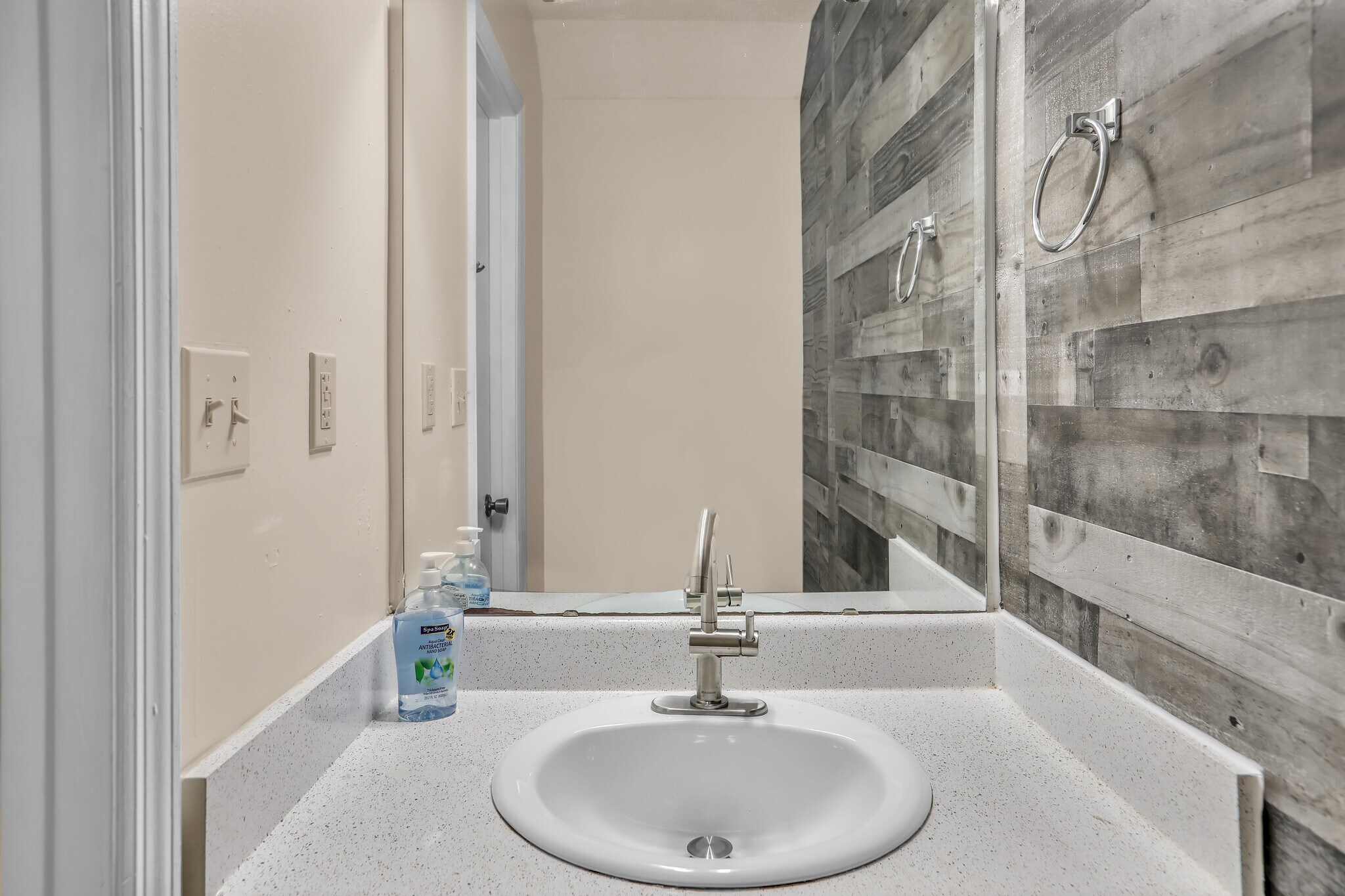 Building Photo - 5795 Sheldon Ct